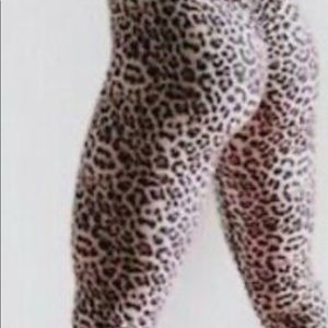 Zyia 8/10 scrunch leggings leopard nwot